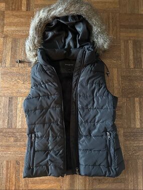 Banana Republic Black Quilted Puffer Vest with Faux Fur Trim
